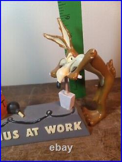 Wile E. Coyote Figurine Statue TNT Genius At Work 1995 Warner Bros RARE READ